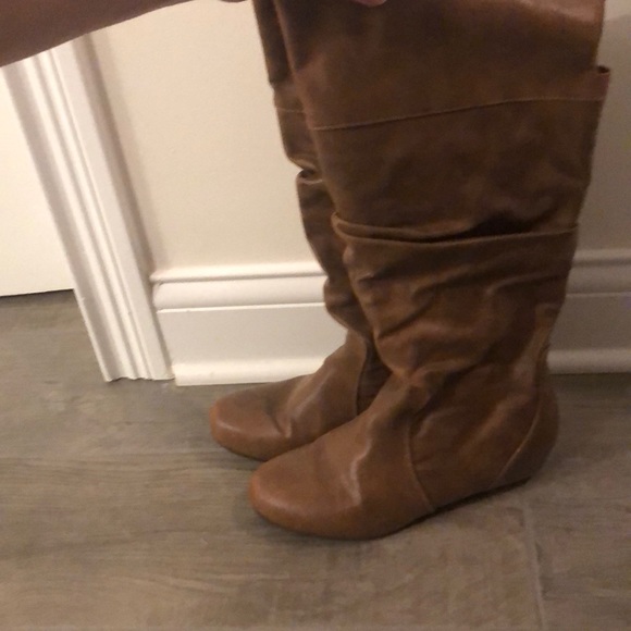 Soda Shoes - Tan Slouchy Boots Size 9